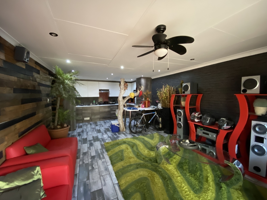 3 Bedroom Property for Sale in Miederpark North West